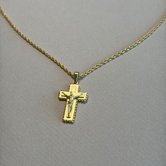 Elegant Gold Cross Pendant Necklace R879 - Picture 2 of 3